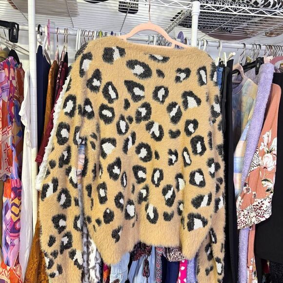 NWT Express Womens Cheetah Pullover Sweater Brown Medium Leopard Print Soft Cozy - Picture 4 of 7